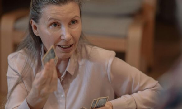 na zdjęciu jest 60-laetnia kobieta